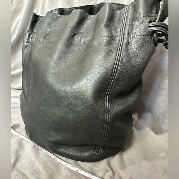 Coach Vintage Bucket Bag Shoulder Purse • Black Leather - Picture 9 of 12